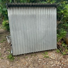 シャッター式ニワトリ小屋