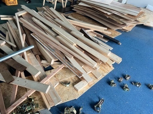 鉄屑、鉄パイプ、木材（足場・DIY）