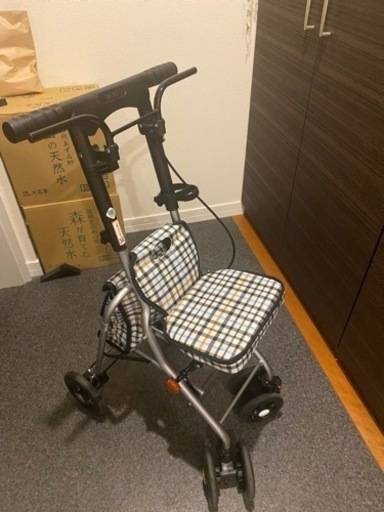 幸和製作所 シルバーカー コンパクトタイプ プチカ2 座れる 幸和製作所 （ カート 歩行器 歩行車 折りたたみ 軽量 アルミ製 歩行補助 介護 高齢者）