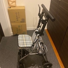 幸和製作所 シルバーカー コンパクトタイプ プチカ2 座れる 幸和製作所 （ カート 歩行器 歩行車 折りたたみ 軽量 アルミ製 歩行補助 介護 高齢者） 