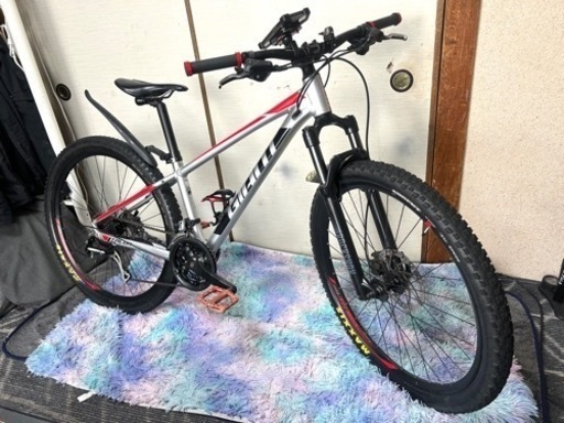 GIANT.TARON MTB27.5インチSHIMANO 24段変速、前後油圧式ディスクブレーキ