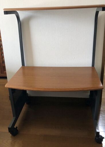 座るタイプのパソコンラック　　PCデスク・パソコンデスク