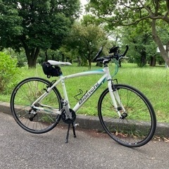 美品走行400キロ程度メリダ CROSSWAY 100R クロスバイク ホワイト