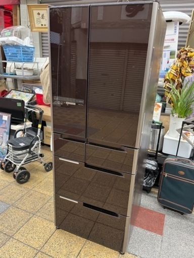 配達可能　日立　冷凍冷蔵庫6ドア 定格内容積565L （R-B5700）