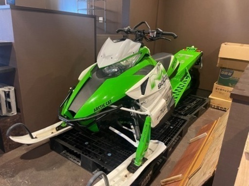 アークティックキャットM8000  スノーモービル　ポラリス　スキードゥ
