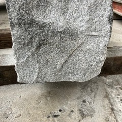 沓脱石　割り肌仕上げ