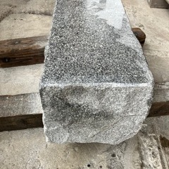 沓脱石　割り肌仕上げ