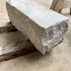 沓脱石　割り肌仕上げ