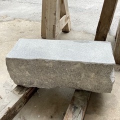 沓脱石　割り肌仕上げ