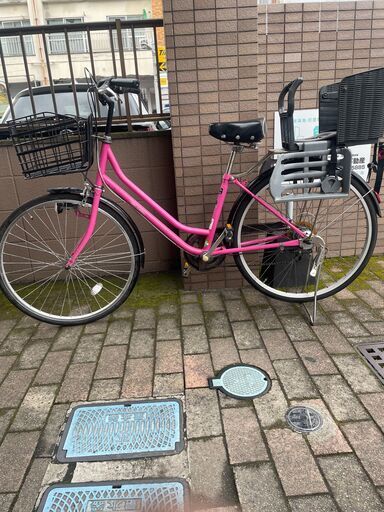 リサイクルショップどりーむ荒田店 No1354 自転車　シティサイクル　26インチ　便利なチャイルドシート付き♪　ギア切り替え付き　ライト付き♪　小さいお子さんがいらっしゃるお母さまにおすすめ♪