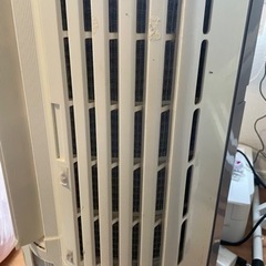 トヨトミ　窓用エアコン2015年製 
