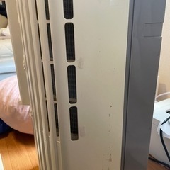 トヨトミ　窓用エアコン2015年製 