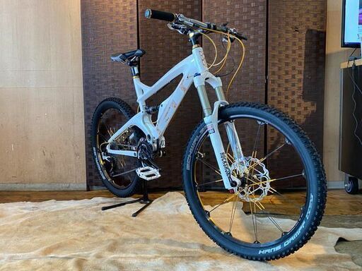 ■GT FORCE ULTIMATE CARBON ジーティー 26インチ 30速 M シマノ DEORE XT カーボン タイヤバリ山! MTB マウンテンバイク 自転車 札幌発★