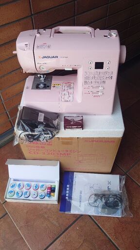 好評完売御礼『続々問い合わせ来ました！』ジャガーミシン『開封しただけ❗新品同様❗【CD-2203MP】☆淡いピンク色がうれしい！