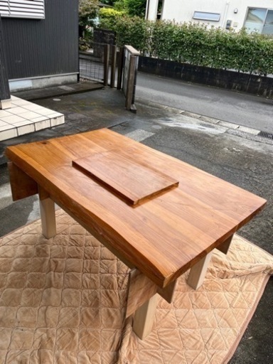 木製テーブル
