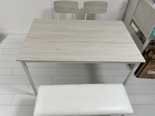 ニトリダイニングテーブルとイスのセット