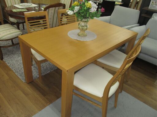 R483 モダンダイニング5点セット、4人用ダイニングセット、幅140cm Used