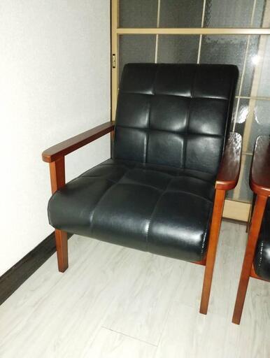 木ｘ合皮 レトロモダン 一人掛けソファ 4点まで対応可 姫路バイパス西IC近くのお引き取りで送料無料