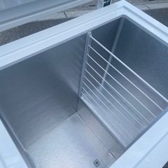 ■Ｂ‐2 未使用品 長期保管 傷、凹み多少あり エスケイジャパン冷凍ストッカー SFU-A142 142Ｌ 2022年 739ｘ577ｘ851ｍｍ 動作問題なし ■