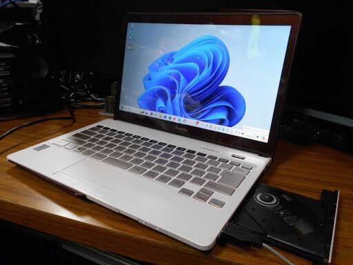 ノートパソコン 富士通 Floral Kiss Windows11 CPU i5-4200u メモリ8GB SSD256GB Office2021