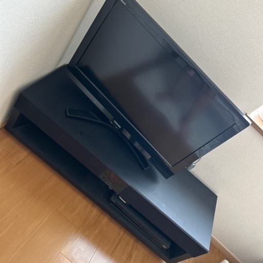 テレビとテレビ台多少の傷はありますが綺麗です。