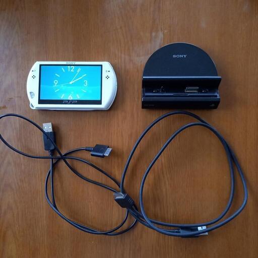 PSPgo 本体 充電器 クレードルの3点セット