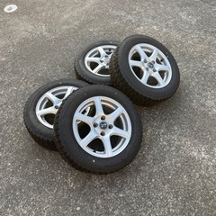 スタッドレスタイヤ　23年製　バリ溝