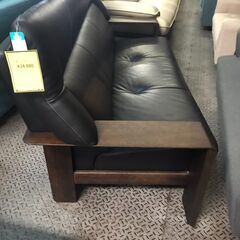 カリモク　三人掛けソファー　ソファ　3人　レザーソファー　おしゃれ　モダン　高級感　クリーニング済み　ジャングルジャングル貝塚店　貝塚市　二色浜　リサイクルショップ