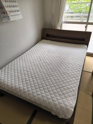 【値下げ】家具 ベッド ニトリ ダブルベッド ベッドとマットレス セット 証明、コンセント付き
