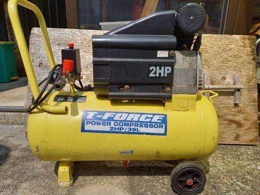 エアーコンプレッサー　100V 2HP 39L