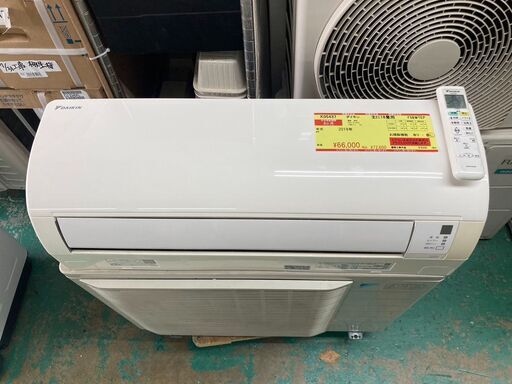 K05437　ダイキン　2019年製　中古エアコン　主に18畳用　冷房能力　5.6KW ／ 暖房能力　6.7KW