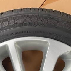 【超特価セット‼︎定価の半額以下】軽自動車用‼︎4千km使用国産タイヤ＋日産純正アルミホイール^_^タイヤはヒゲ＋イボ有りの溝有り‼︎日産ホイールをスズキスペーシアに着用