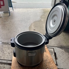 ⭐︎中古品 タイガー魔法瓶(TIGER) 炊飯器 「炊きたて」 業務用 一升5合 ステンレス JNO-A270-XS ⭐︎