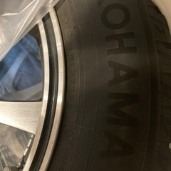 ほぼ新品同様アルファード対応のスタッドレスタイヤ(アルミホイール付き)