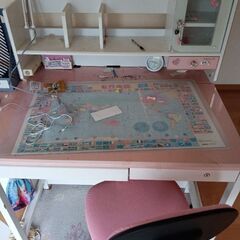 女の子用家具画像にある5点セットです。