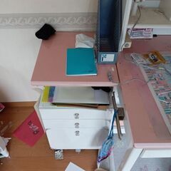 女の子用家具画像にある5点セットです。