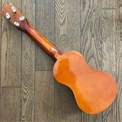 ウクレレ：ホヌデザイン Universal Worldwide Trading Inc.