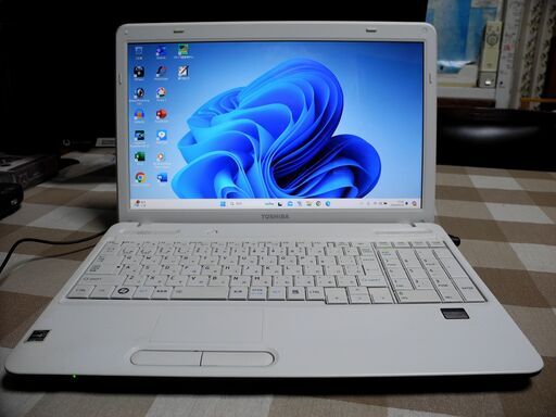 TOSHIBA　15.6インチ　高速i5 メモリ8GB　256GB/SSD　（返品可）