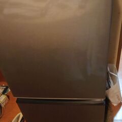 【最終値下げ】【ほぼ新品】AQUA 冷蔵庫　約130L　使用歴3ヶ月