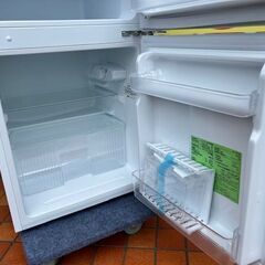 2023年製 □comfee ノンフロン冷凍冷蔵庫 RCT90WH/E□90L