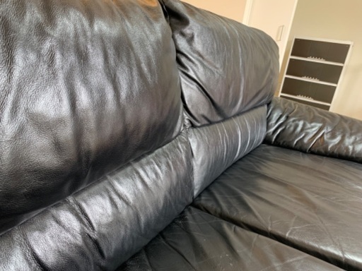 高級3人掛けソファ❗️革の肌触り、クッションの感触、座り心地
