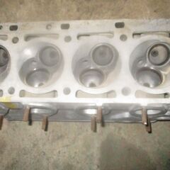 BMW-2002ターボー用エンジン純正シリンダーヘツト販売