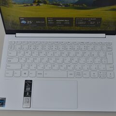 中古良品 軽量ノートパソコン Lenovo Yoga Slim 7i Carbon 82EV 