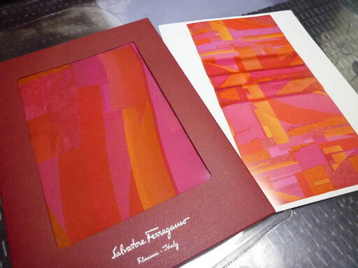 サンヴァトーレ・フェラガモシルクスカーフレッド／幾何学模様