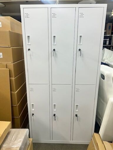 美品　６人用　鍵付き　ロッカー