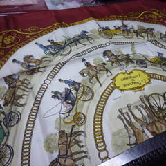 HERMES スカーフ カレ90 エンジ（ロンシャンへの散歩）