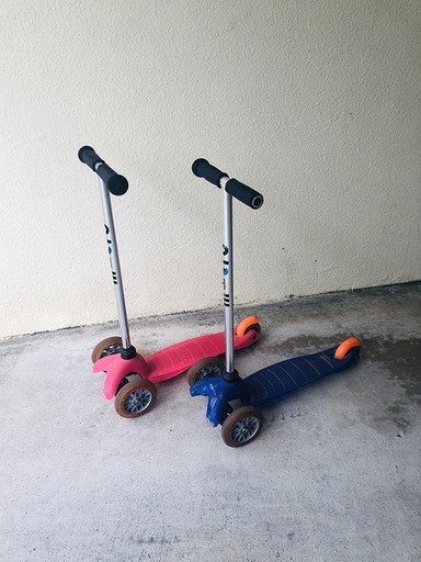 mini m-cro キックボード ピンクとブルーのセット