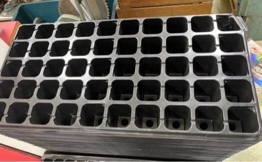 セルの苗床 排水ホール付110枚まとめ売切り2-2【農機具地域最大級 高価買取＆販売 アールワン田川】
