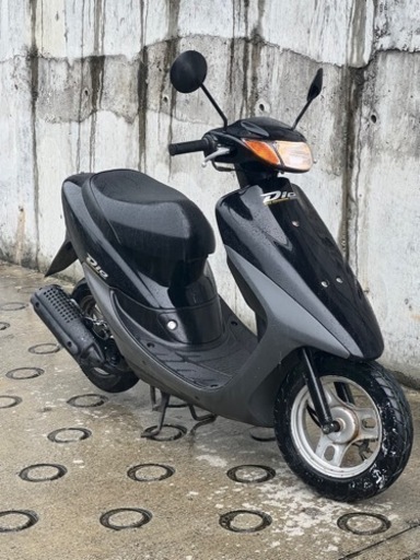 大人気セール‼️実走行1.4万キロ‍♀️安心のバッテリー新品✨️フロントタイヤ新品✨️嬉しいオイル満タン補充済みオイル交換不要⭕️継ぎ足しだけで2サイクルでパワフルな走りAF34 ライブディオ✴