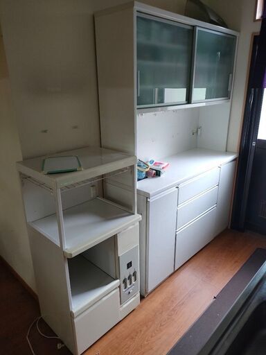 中古『パモウナキッチンボード。米びつはつきません』1点 食器棚「ゆっくり閉まる機能」傷ありの為激安☆家具 レンジ台 食器棚★熊本配送可能